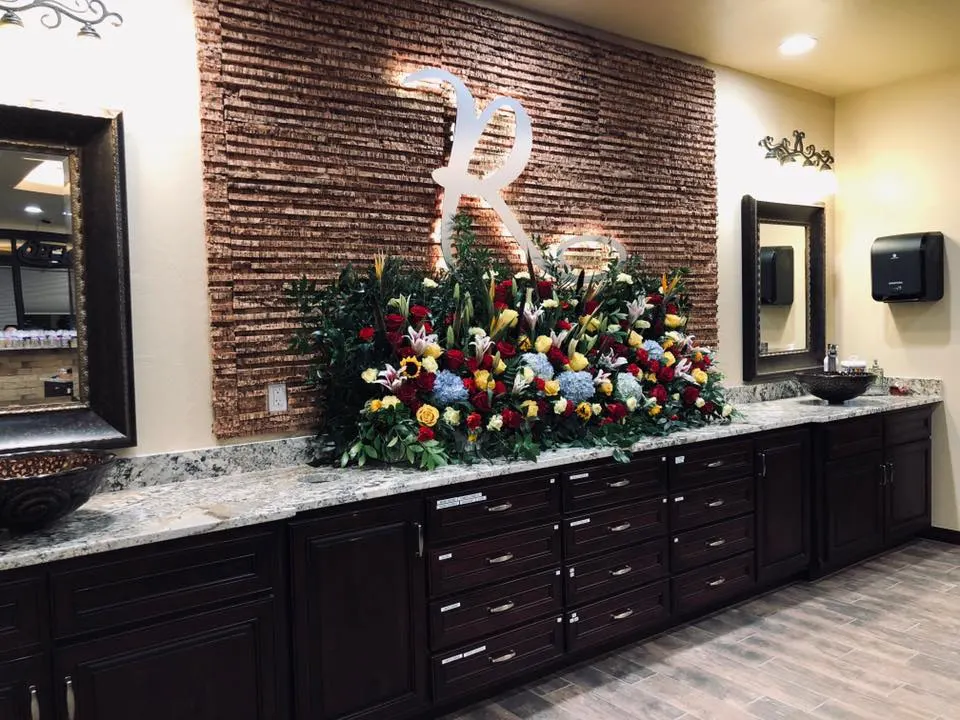 R Nail and Spa — Nail salon in Norman